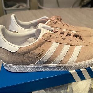 Adidas Gazelle- kids size 6.5. Women’s 8.5. NWT never worn
